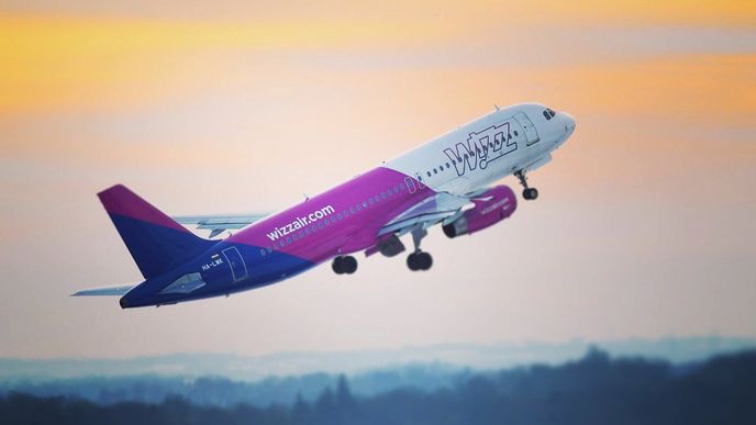 Nízkonákladová letecká společnost Wizzair zruší svou pražskou základnu. 