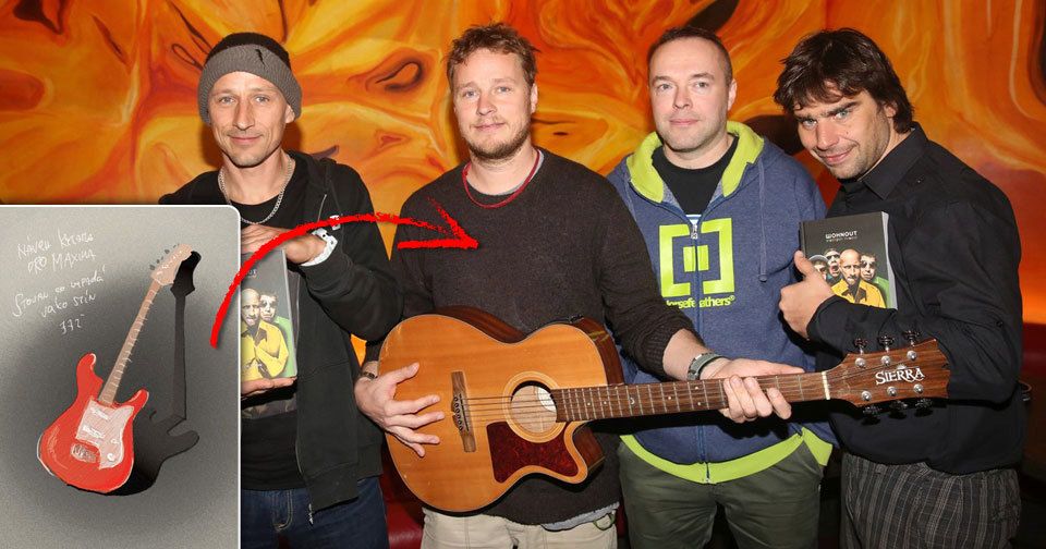 Honza Homola z Wohnoutů vydražil kytaru pro nemocného chlapce.