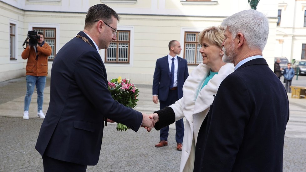 Prezident Petr Pavel v Moravskoslezském kraji: S manželkou se setkal s primátorem Karviné  Janem Wolfem (29.3.2023)