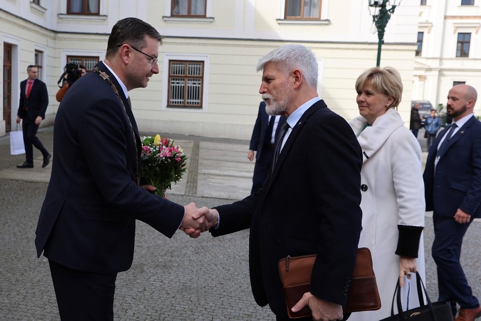 Prezident Petr Pavel v Moravskoslezském kraji: S manželkou se setkal s primátorem Karviné  Janem Wolfem (29.3.2023)