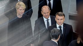 Pieta za Wolfganga Schäubleho: Francouzský prezident Emmanuel Macron (22. 1. 2024)