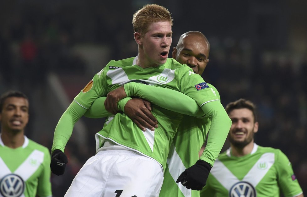 Záložník Wolfsburgu Kevin de Bruyne slaví gól do sítě Interu Milán