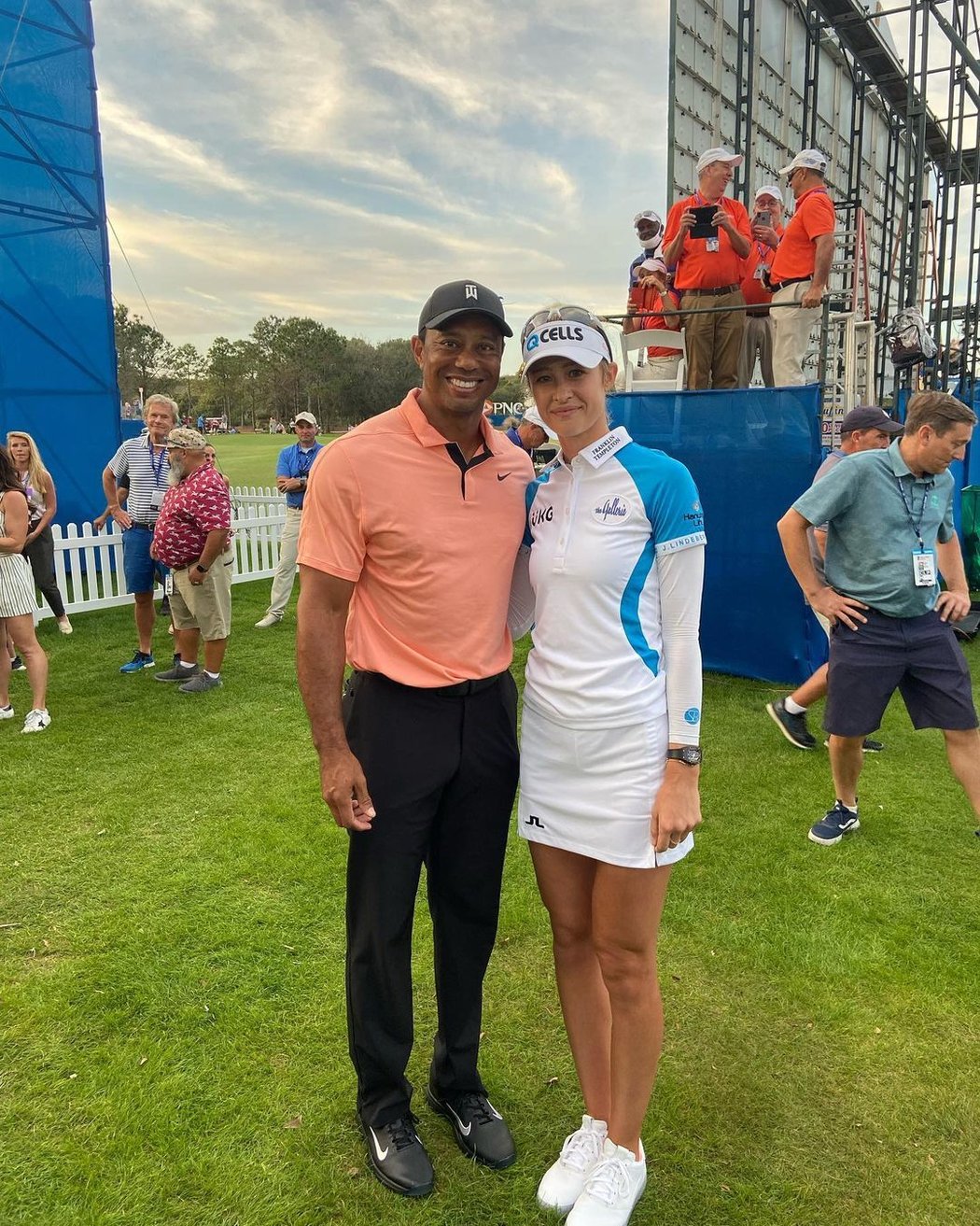 Nelly Kordová ulovila společnou fotografií s ikonou Tigerem Woodsem