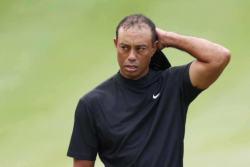 Tiger Woods zase lítá v maléru