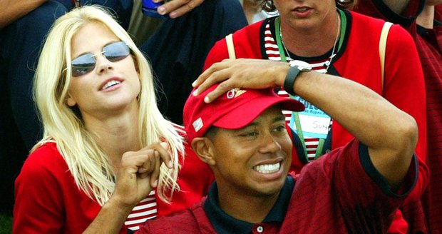 Golfista Tiger Woods s exmanželkou Elin ještě v době, kdy jim to klapalo. Teď se údajně dávají opět dohromady.