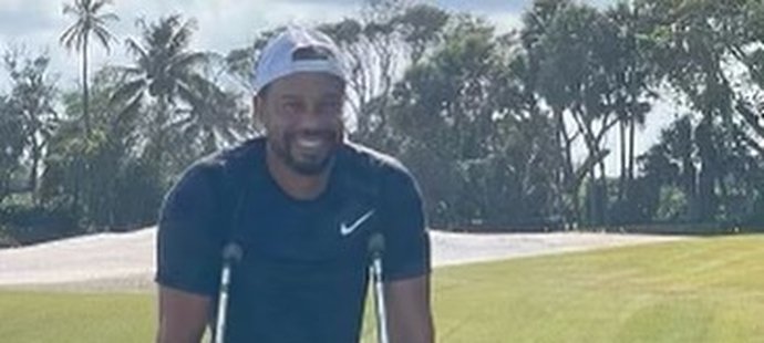 Tiger Woods se ukázal poprvé od vážné autonehody.