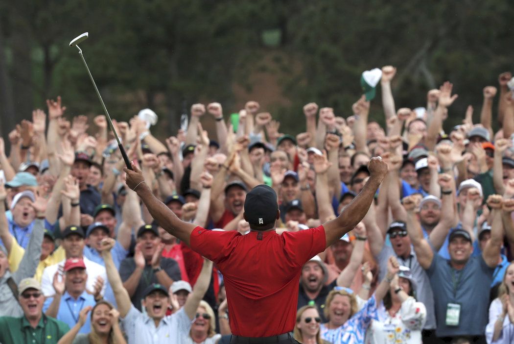 Golfový král Tiger Woods si s fanoušky užívá pátý vysněný triumf na MAsters v Augustě!