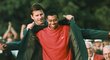 Loňský vítěz Patrick Reed obléká do zeleného saka pětinásobného šampiona Masters Tigera Woodse