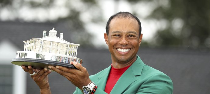 Tiger Woods s jednou z nejprestižnějších golfových trofejí