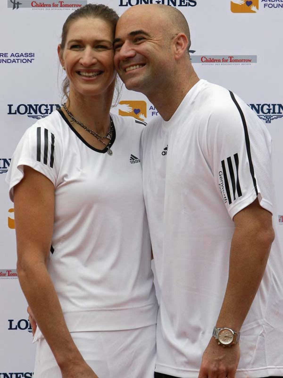 Andre Agassi (tenis) & Steffi Grafová (tenis)  3,5 mld. Kč + 800 mil. Kč