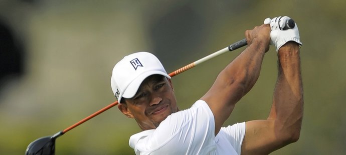 Tiger Woods v Orlandu vede a znovu sahá po golfovém trůnu