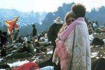 Tato fotografie se stala hlavní fotkou Woodstocku. Dvojice na ní je dodnes spolu.