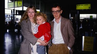 Adoptivní dcera Woodyho Allena jej obvinila ze zneužívání