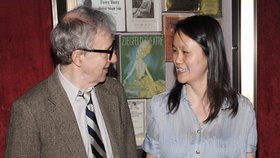 Woody Allen a jeho manželka a zároveň adoptivní dcera Soon-Yi