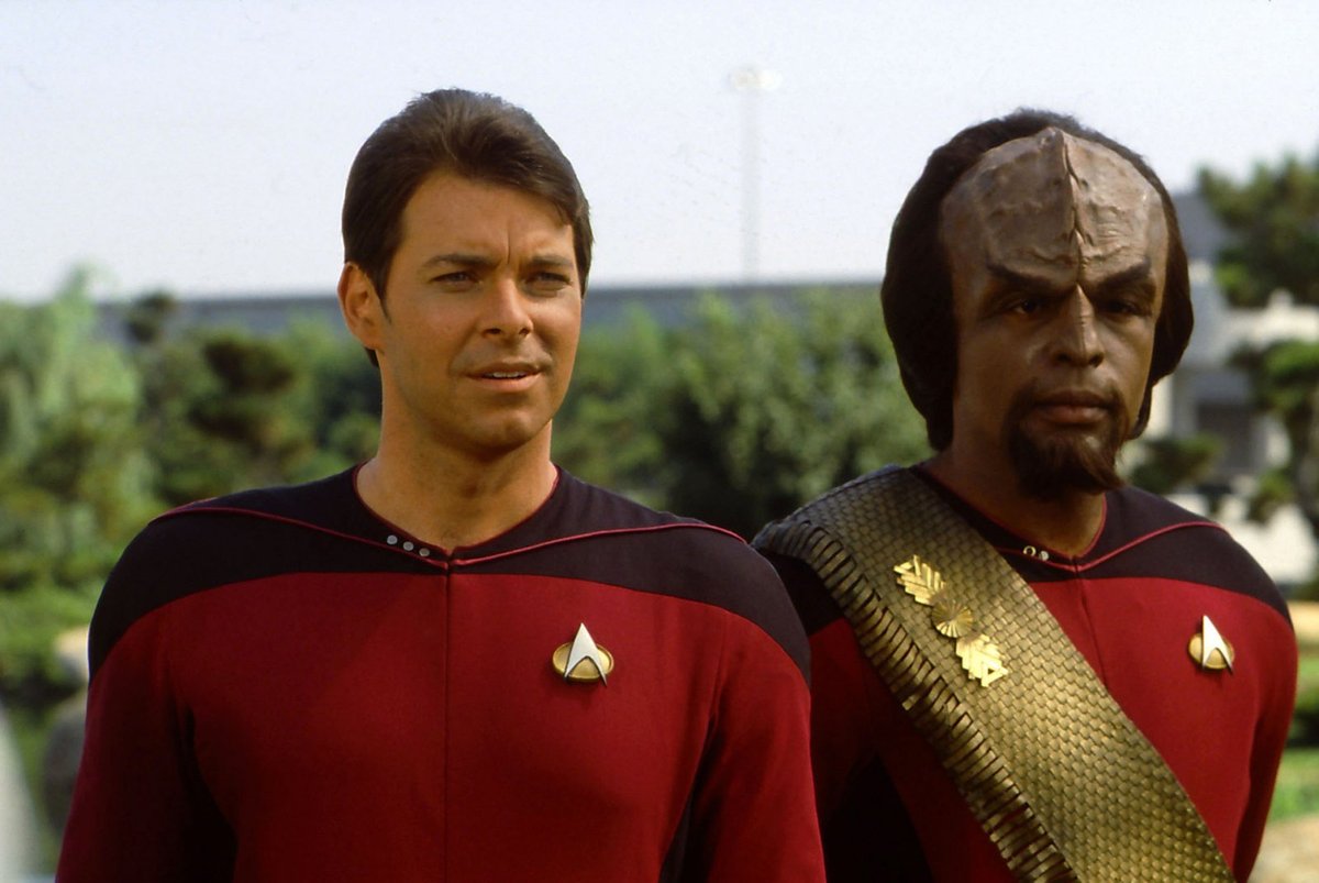 V devadesátých letech po boku rovněž mladého klingona Worfa (Michael Dorn).