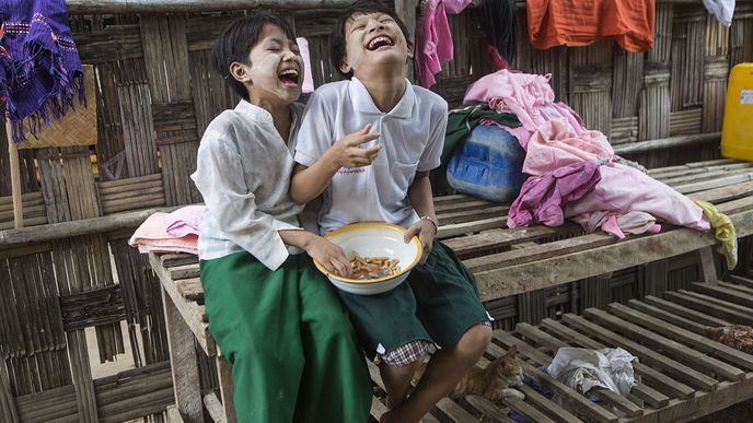 Reportáž „Klášterní školy“, Barma