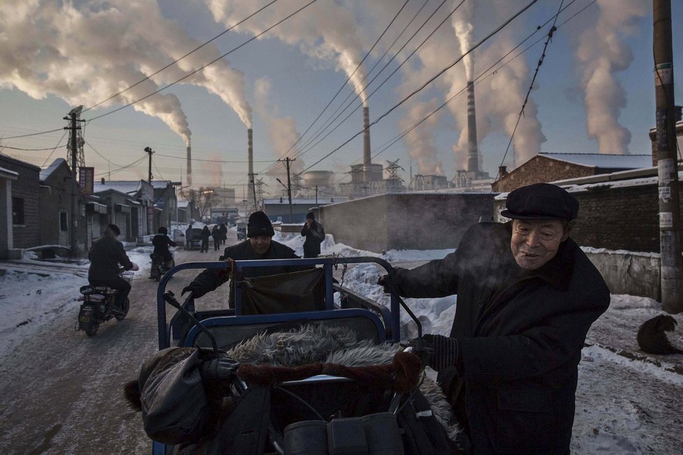 Vítěz v kategorii „Daily Life“ (Kevin Frayer , China&#39;s Coal Addiction)