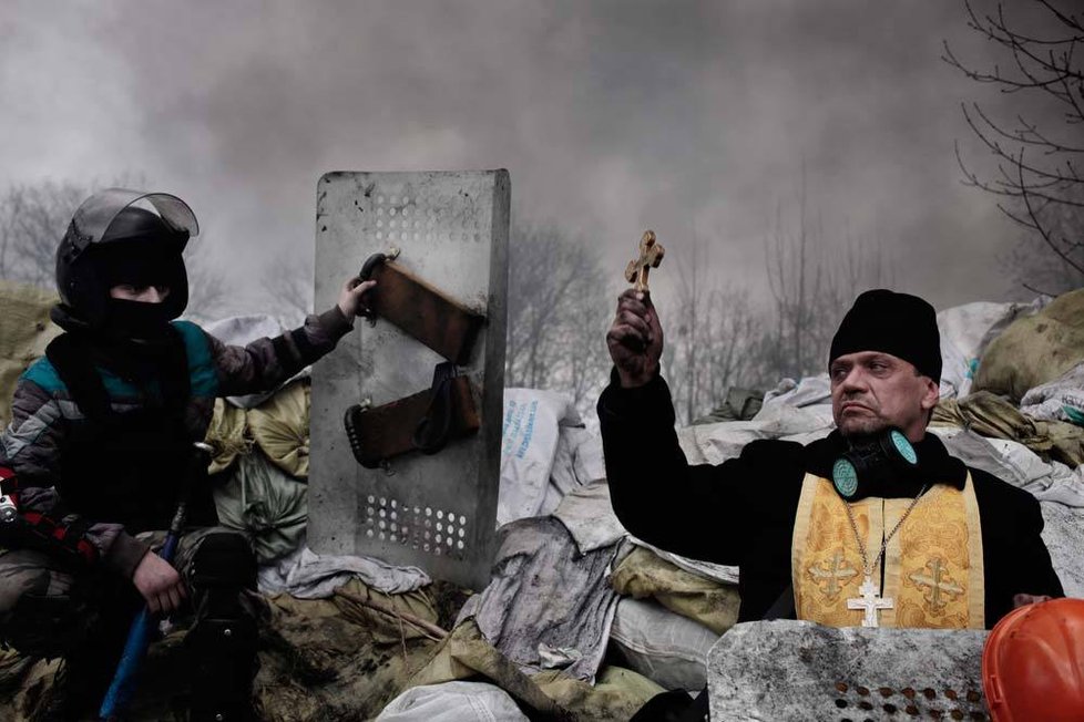 2. cena v kategorii Aktualita, série. Autor: Jérôme Sessini (Francie). V listopadu 2013 vypukly v ukrajinském hlavním městě Kyjevě protesty. Tisíce proevropských stoupenců se shromáždily na kyjevském náměstí Nezávislosti, známém jako Majdan.