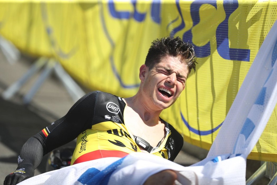 Wout van Aert se zranil po kolizi s bariérou