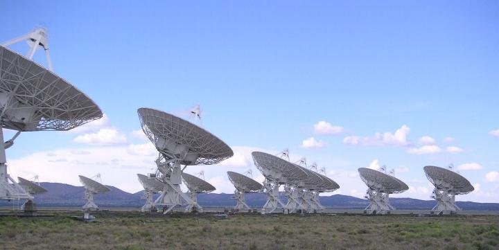 Za pomoci soustavy radioteleskopů Very Large Array v Novém Mexiku se Gray pokoušel