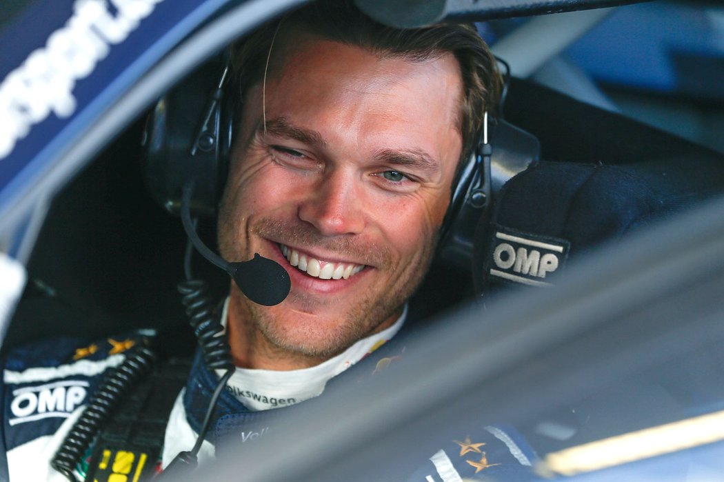 Andreas Mikkelsen se rozloučil s Volkswagenem zaslouženým vítězstvím