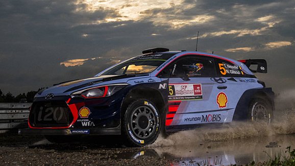 Polská rallye po 1. etapě: Pronásledovaný Neuville