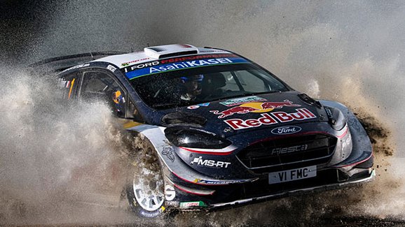 Britská rallye v cíli: Ogier vyhrál a bojuje o titul