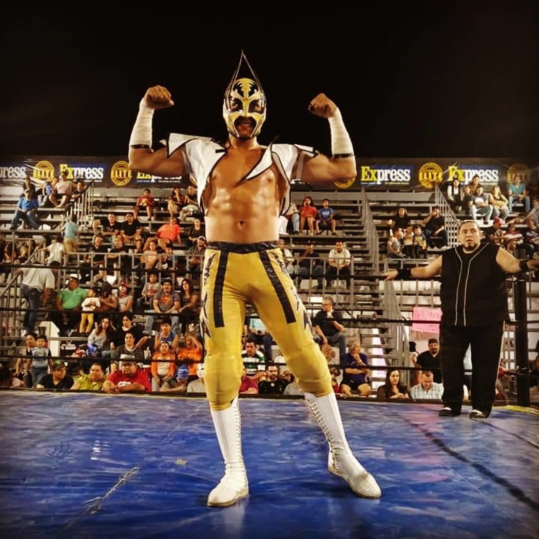 Wrestler Luis Angel Salazar aka Principe Aéreo zemřel po úderu v ringu.