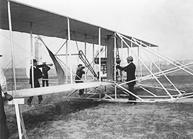 Wright Flyer: První motorové letadlo v historii postavili ho před více než sto lety bratři Wrightové