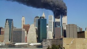 Manhattan krátce po zásahu druhého z Dvojčat.