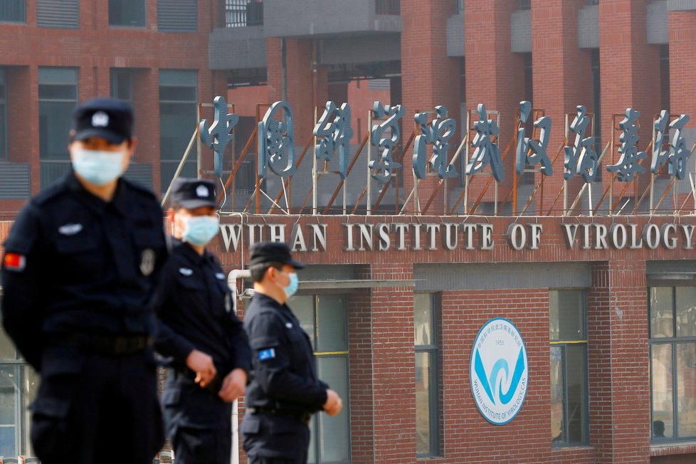 Wuchanský institut virologie hlídají policisté.