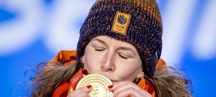 Rychlobruslařská hvězda Ireen Wüstová v Pekingu vybojovala zlato na páté olympiádě v řadě