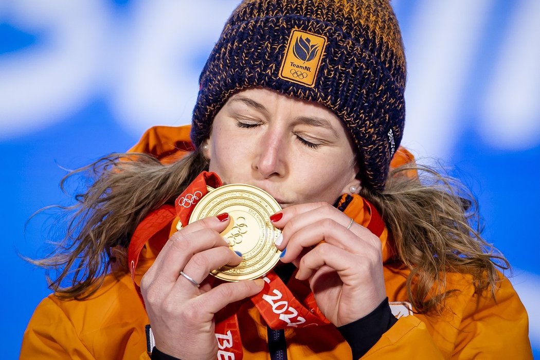 Rychlobruslařská hvězda Ireen Wüstová v Pekingu vybojovala zlato na páté olympiádě v řadě