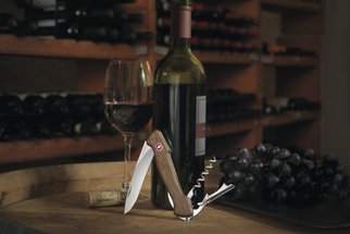Užijte si pravou chuť vína s jedinečným kapesním nožem 
