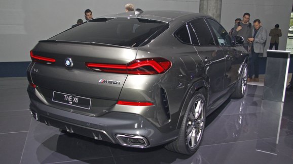 IAA živě: BMW X6 má zadek, na který nejde nemít názor