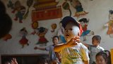Chlapec, který přežil ničivý požár: Do školy může chodit jen s maskou