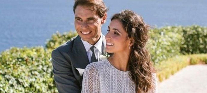 První svatební foto; pan a paní Nadalovi. V sobotu jim to slušelo náramně!