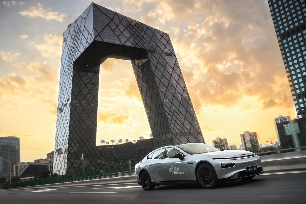 „Čínská Tesla&#34; Xpeng láká na pokročilé technologie i svěží design 