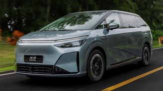 Xpeng uvedl MPV se spalovacím motorem. Může přijít i do Česka Xpeng uvedl MPV se spalovacím motorem. Může přijít i do Česka