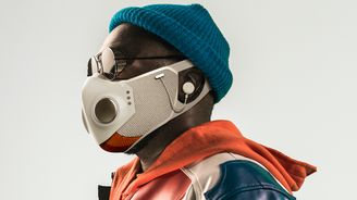 Rapper will.i.am vymyslel masku za 299 dolarů. Má bluetooth, sluchátka i větráky