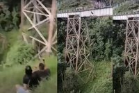 Krásná dívka nepřežila bungee jumping: Skočila z mostu bez jištění! Spletla si pokyny