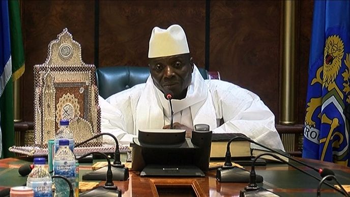 Gambijský prezident Yahya Jammeh nechce uznat výsledky demokratických voleb ve své zemi.