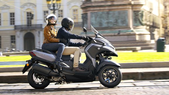 Yamaha odhaluje nový tříkolový skútr Tricity 300