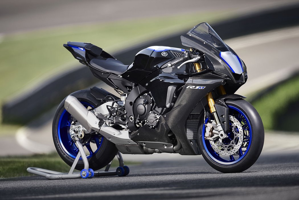 Yamaha YZF-R1 a YZF-R1M