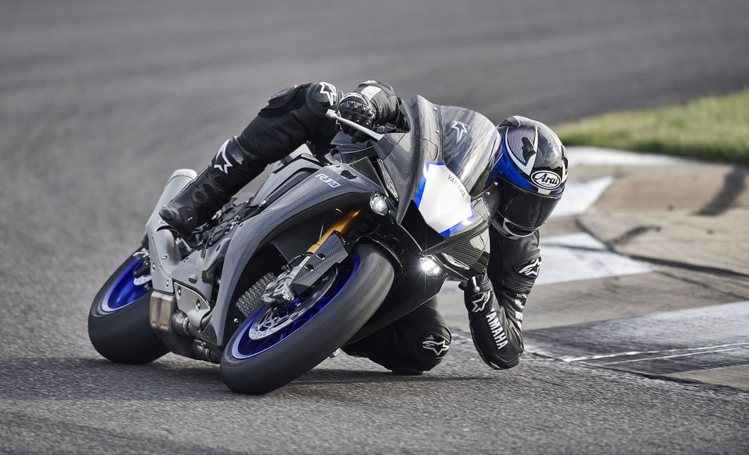 Yamaha YZF-R1 a YZF-R1M