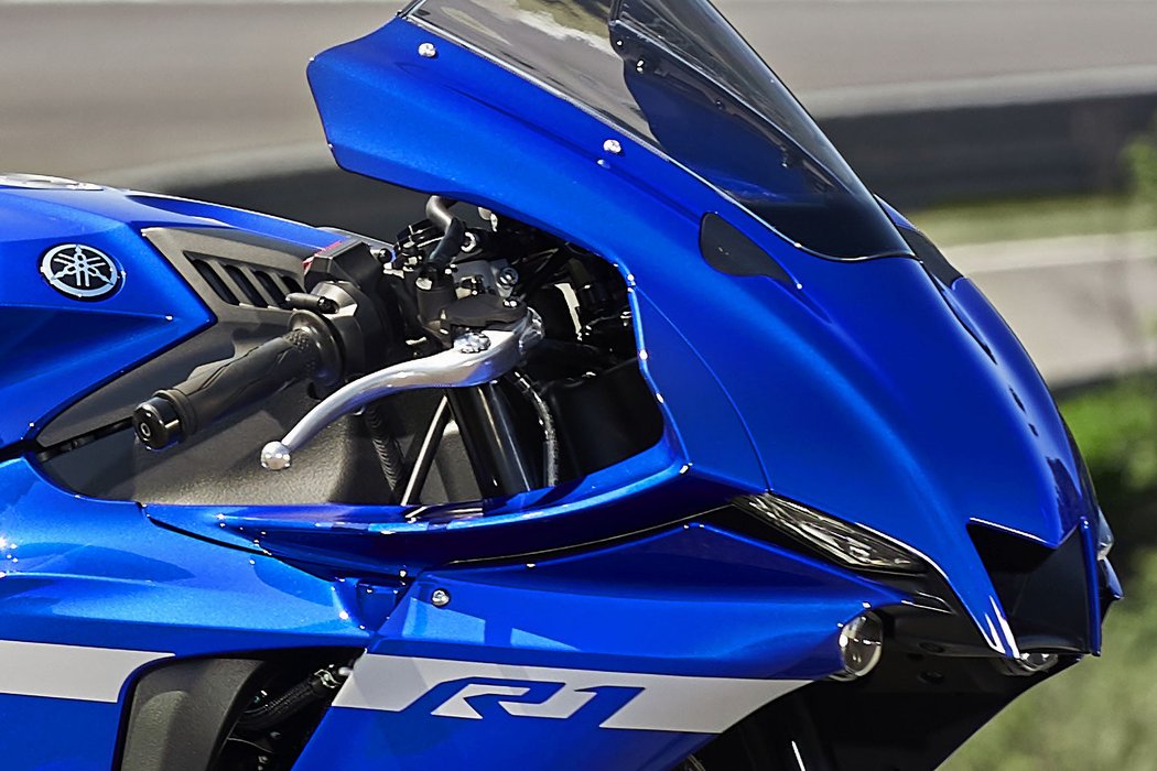 Yamaha YZF-R1 a YZF-R1M