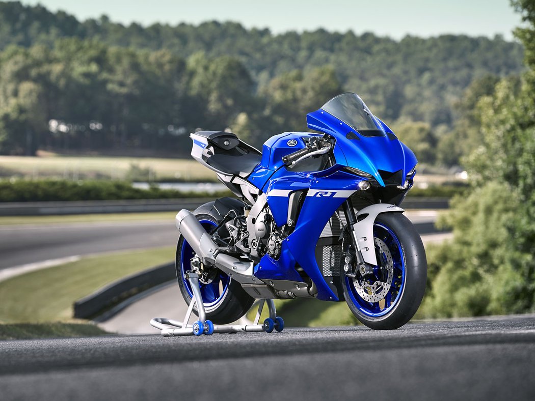 Yamaha YZF-R1 a YZF-R1M