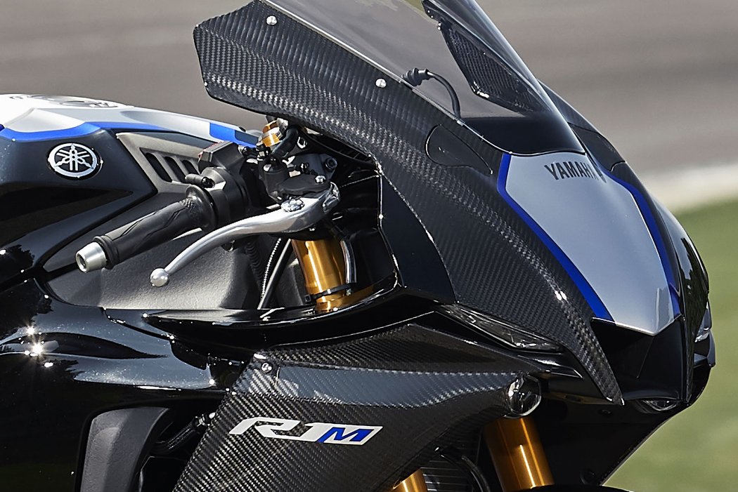 Yamaha YZF-R1 a YZF-R1M