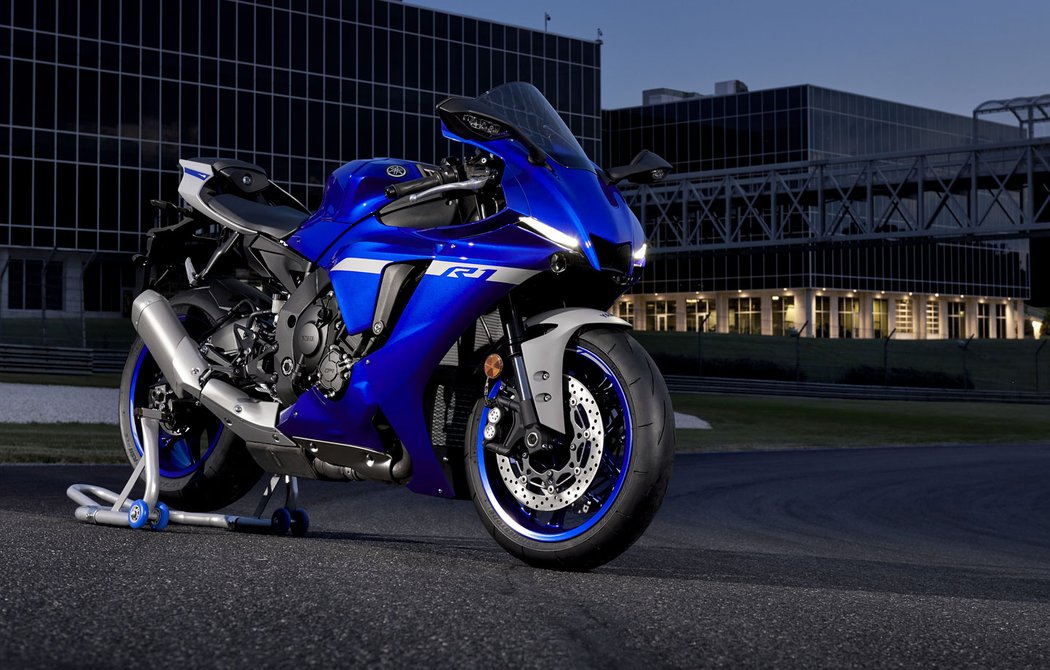 Yamaha YZF-R1 a YZF-R1M