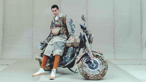 Pondělní bizárek: Oblečení pro motorku podle módního návrháře